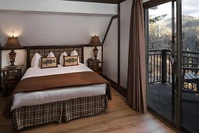 The Landing at Estes Park - Riverside Retreat