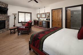 The Landing at Estes Park - Riverside Retreat