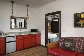 The Landing at Estes Park - Riverside Retreat