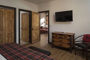 The Landing at Estes Park - Riverside Retreat