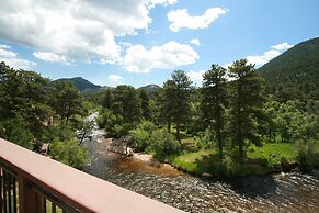 The Landing at Estes Park - Riverside Retreat