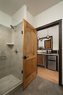 The Landing at Estes Park - Riverside Retreat