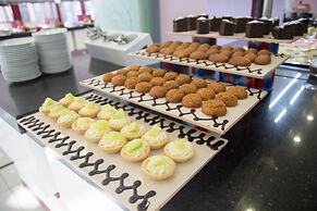 May Garden Club Hotel