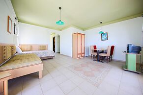 May Garden Club Hotel