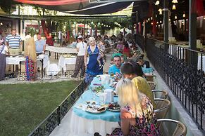 May Garden Club Hotel