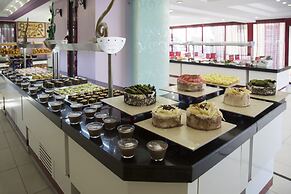 May Garden Club Hotel