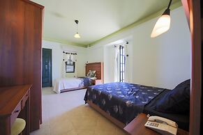 May Garden Club Hotel