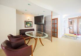 May Garden Club Hotel