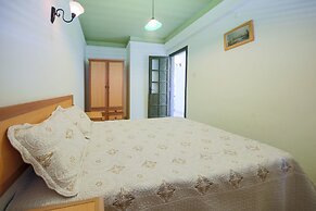 May Garden Club Hotel