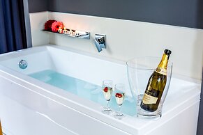 Suite 136 Luxury Rooms