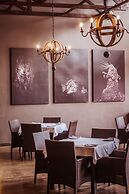 Bushveld Terrace Safari Hotel, Lodge & Spa