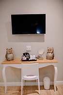 Two Fat Owls Guesthouse