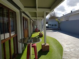 Two Fat Owls Guesthouse