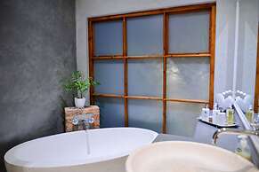 Two Fat Owls Guesthouse