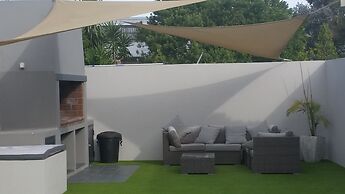 Two Fat Owls Guesthouse