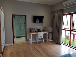 Two Fat Owls Guesthouse