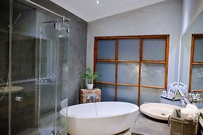 Two Fat Owls Guesthouse