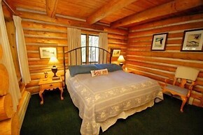 Lenawee Log Home 4 Bedroom Holiday home by Key to the Rockies