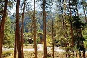 Lenawee Log Home 4 Bedroom Holiday home by Key to the Rockies