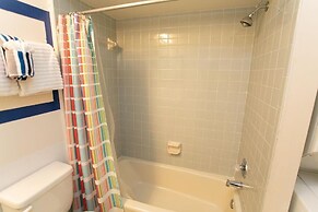 Hibiscus Resort D 2 Bedroom Condo by MCM