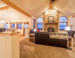 Aspen View Lodge 4 Bedroom Apartment by Key to the Rockies