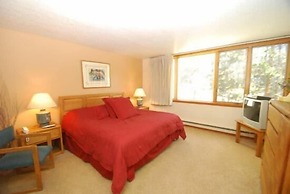 Pines Condominiums 2 Bedroom Apartment by Key to the Rockies