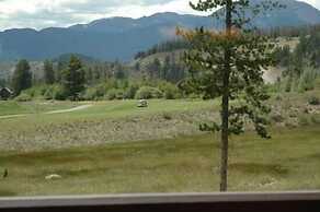 Pines Condominiums 2 Bedroom Apartment by Key to the Rockies