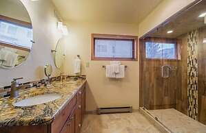 Ski Run Condominiums 2 Bedroom Apartment by Key to the Rockies
