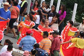 El Mirador Suites and Lounge