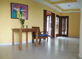 El Mirador Suites and Lounge