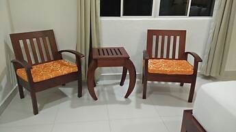 El Mirador Suites and Lounge