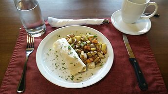 El Mirador Suites and Lounge