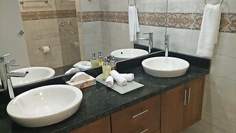 El Mirador Suites and Lounge