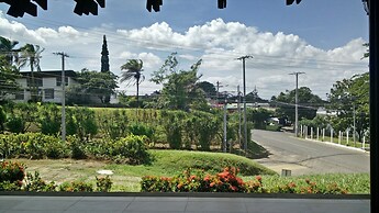 El Mirador Suites and Lounge