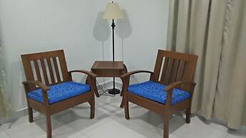 El Mirador Suites and Lounge