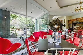 Paragon Gallery Hotel