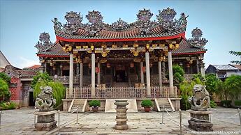 Golden View Serviced Apartment