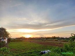 Wangnamkam Riverside Resort