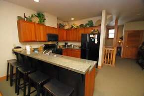 Red Hawk Townhome 3 Bedroom Apartment by Key to the Rockies