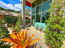 Peak Boutique City Hotel