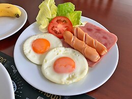 Peak Boutique City Hotel