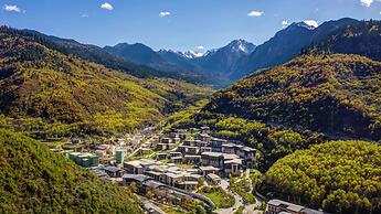 Hilton Jiuzhaigou Resort