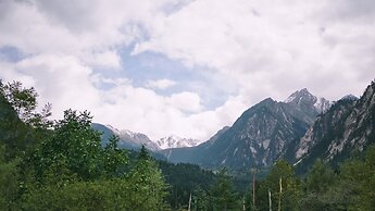 Hilton Jiuzhaigou Resort