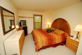 Snowdance Manor 2 Bedroom Holiday home by Key to the Rockies