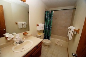 Snowdance Manor 2 Bedroom Holiday home by Key to the Rockies