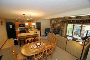 Snowdance Manor 2 Bedroom Holiday home by Key to the Rockies