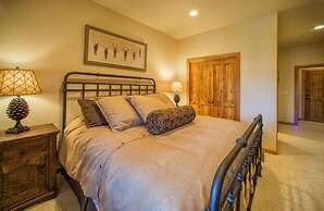 Retreat at Summerwood 5 Bedroom Apartment by Key to the Rockies