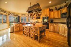 Retreat at Summerwood 5 Bedroom Apartment by Key to the Rockies