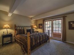 Lazy K Mountain Home 5 Bedroom Holiday home by Key to the Rockies