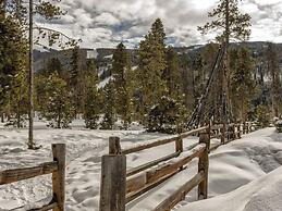 Snake River Village 3 Bedroom Apartment by Key to the Rockies